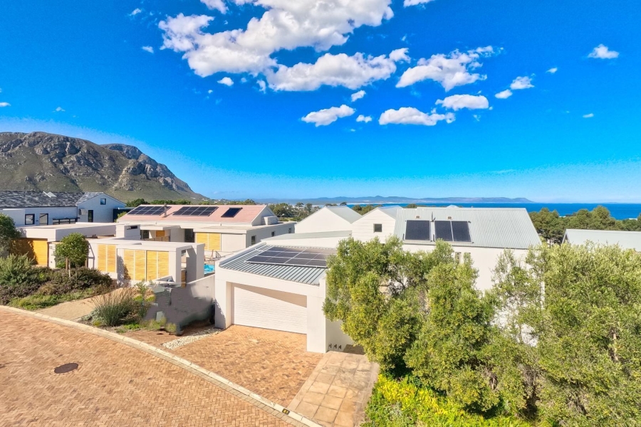 3 Bedroom Property for Sale in Fernkloof Estate Western Cape